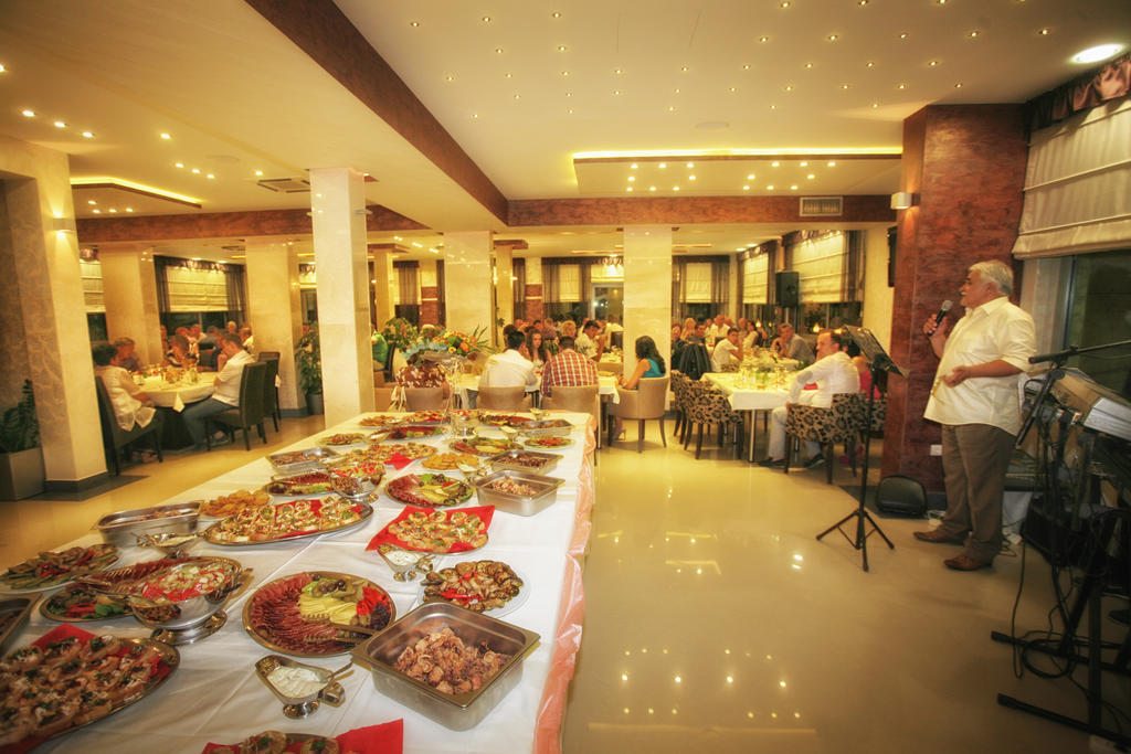 Hotel Ellena Herceg Novi Bagian luar foto
