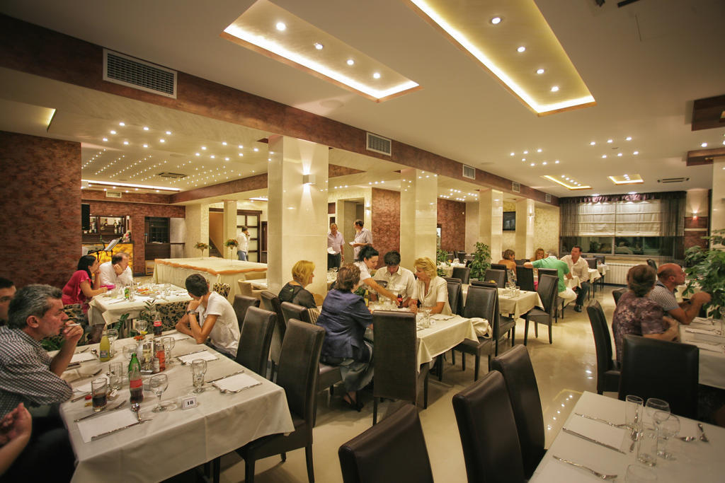 Hotel Ellena Herceg Novi Bagian luar foto